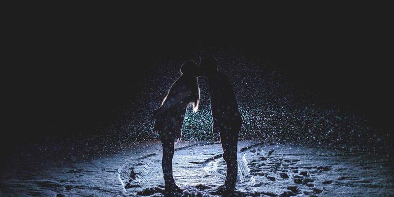 从工厂到公寓：揭秘曼哈顿水龙头的供应链与涂鸦风格酒吧的本地化安装网络