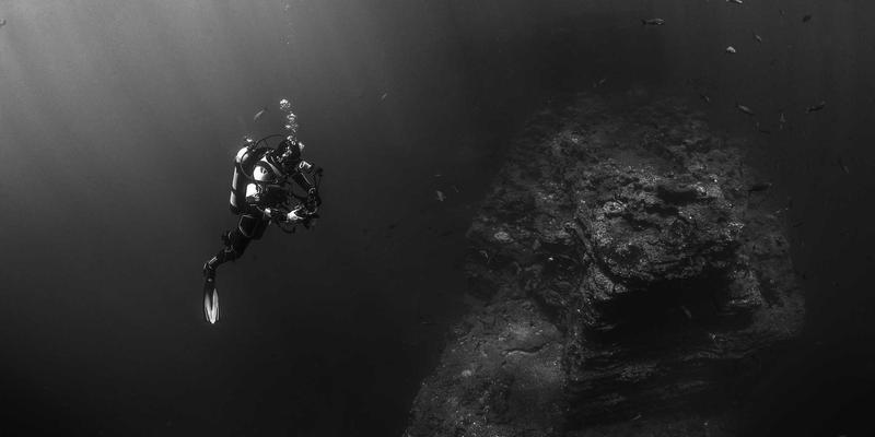 当水龙头成为空间雕塑：曼哈顿设计师事务所如何重塑涂鸦风格酒吧的鸡尾酒体验