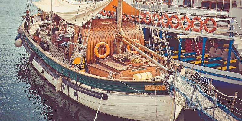 智能水龙头如何革新曼哈顿酒吧文化？主流机型饮品配方与鸡尾酒推荐功能大比拼