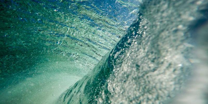 曼哈顿水龙头15：纽约酒吧文化的调酒艺术与沉浸体验