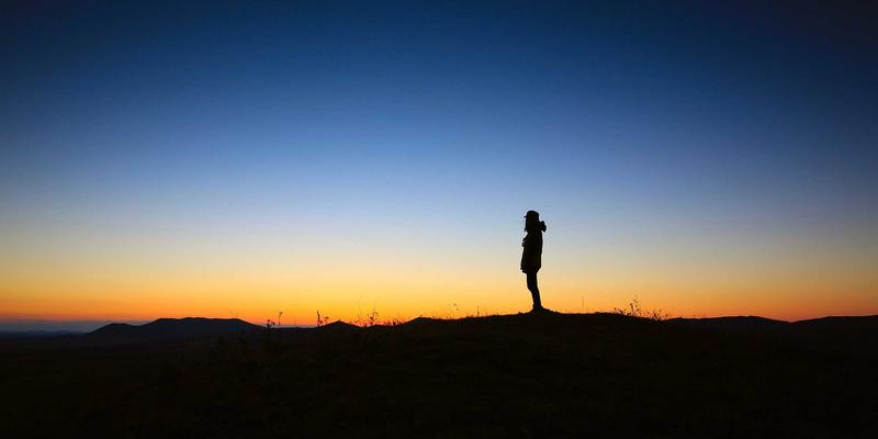 曼哈顿水龙头60：纽约涂鸦风格酒吧的鸡尾酒艺术与地下文化沉浸体验