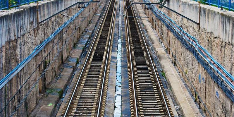 曼哈顿水龙头深度评测：如何为涂鸦风格酒吧与高端餐厅选择最佳流量与耐用方案