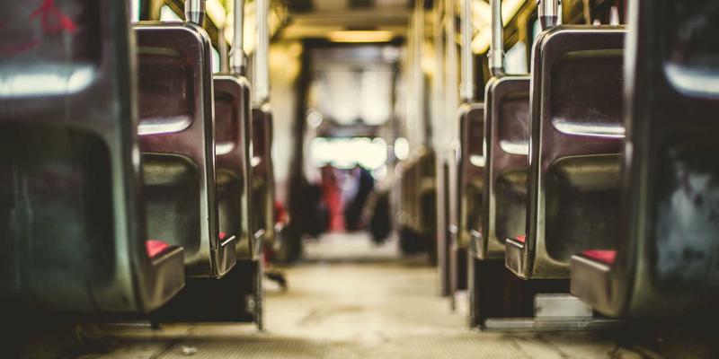 曼哈顿顶层公寓浴室水龙头：如何选择匹配天际线景观的奢华款式，从涂鸦风格酒吧汲取灵感